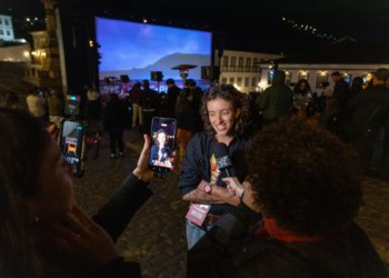 Luiza Lindner conquista troféu na CineOP com filme que usa o próprio corpo como arquivo