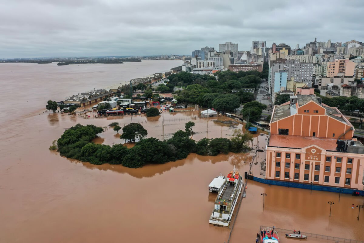 Nível do Guaíba sobe e coloca Porto Alegre em alerta máximo para risco de inundação