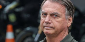Prisão domiciliar de Bolsonaro deve ser mantida após episódio de arma apreendida, diz PGR