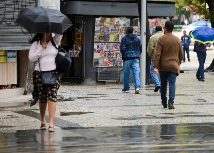 Ressaca no Rio: Marinha alerta ondas de até 2,5 metros entre sábado 4 e domingo 5
