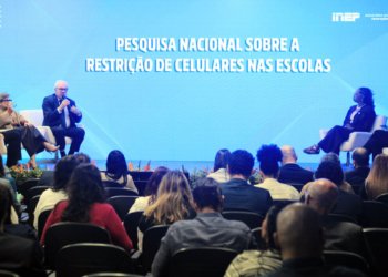 Restrição ao uso de celulares em salas de aula ganha adesão de 92% das escolas brasileiras