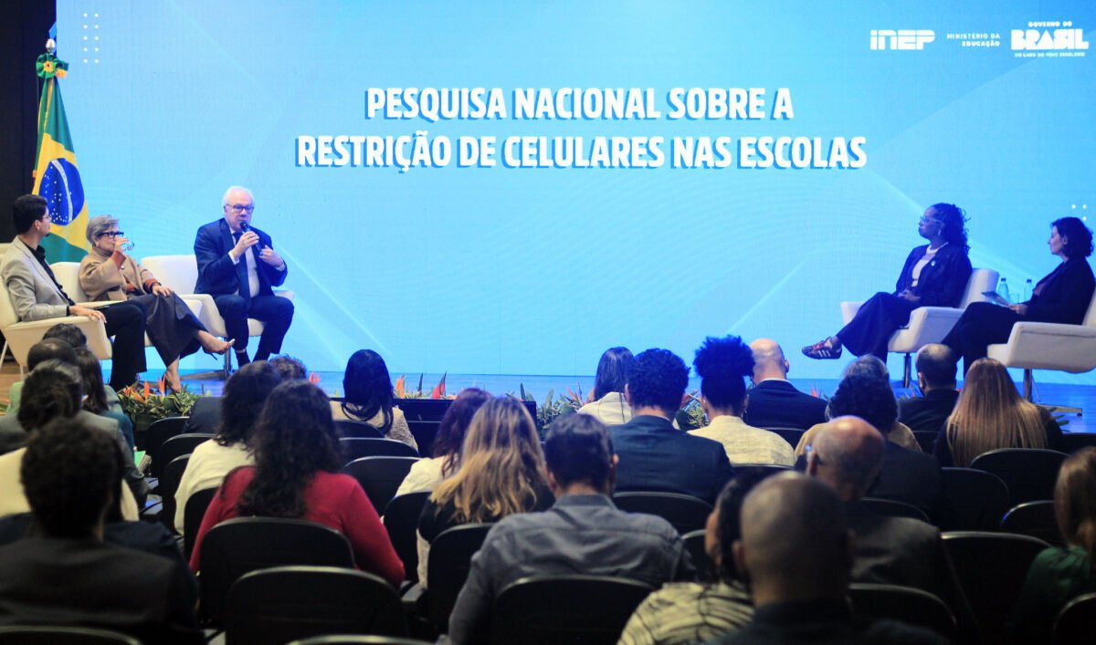 Restrição ao uso de celulares em salas de aula ganha adesão de 92% das escolas brasileiras