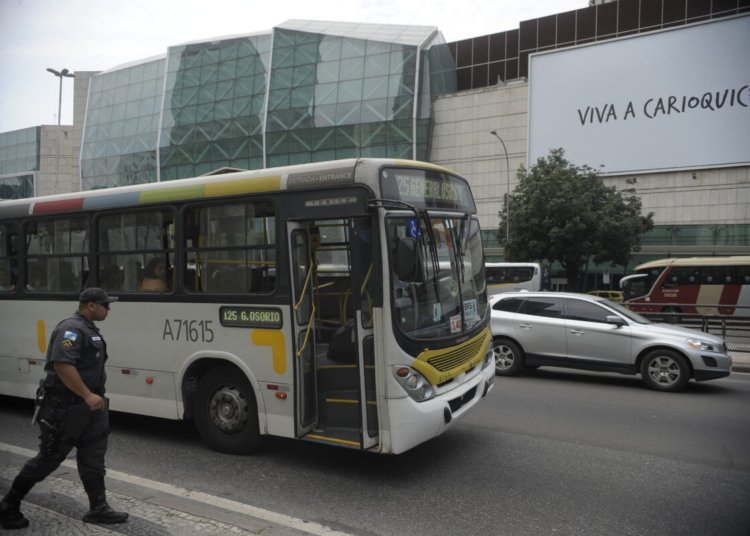Rodoviários do Rio mantêm estado de greve e aguardam negociação de quarta-feira