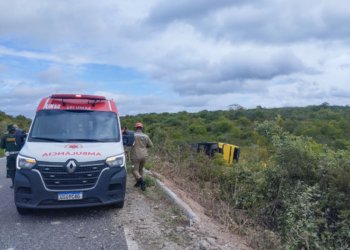 Romeiros morrem após tombamento de ônibus na rodovia CE-456 no interior do Ceará