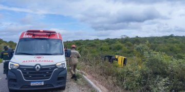 Romeiros morrem após tombamento de ônibus na rodovia CE-456 no interior do Ceará