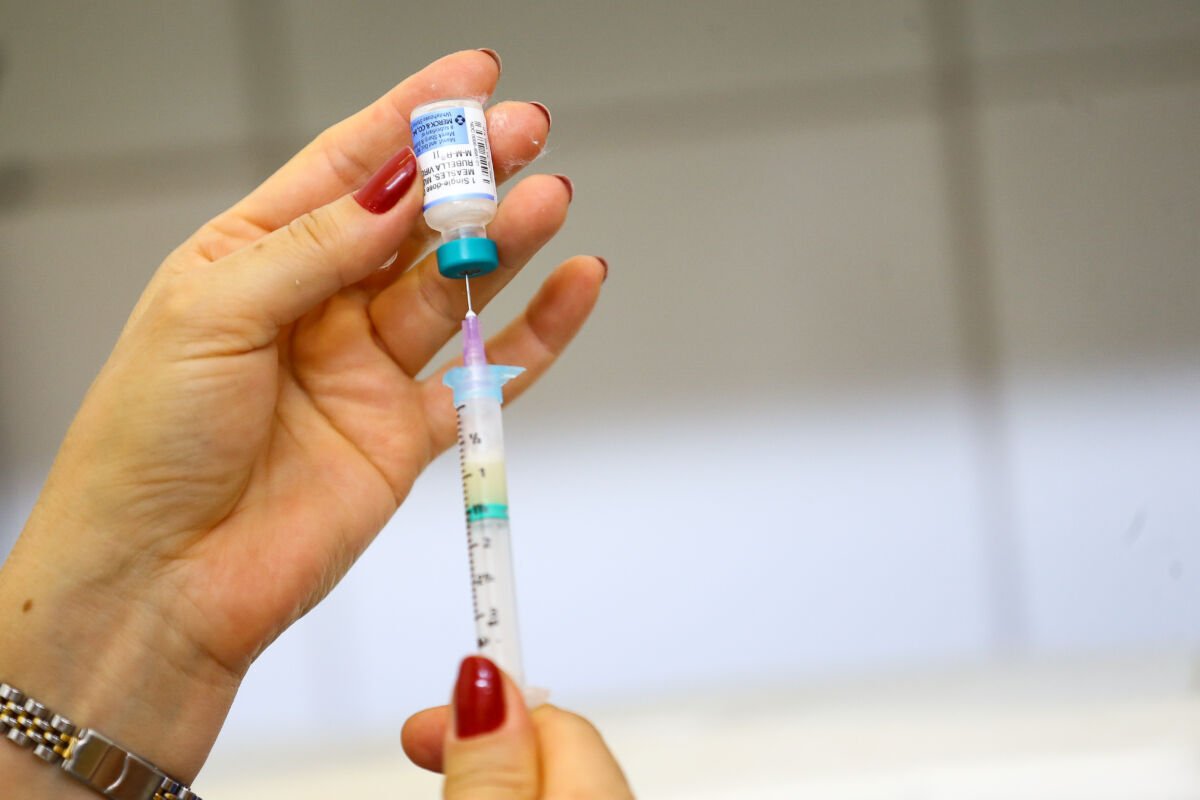 Sarampo em São Paulo eleva alerta com 15 casos confirmados e reforça urgência vacinal
