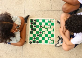 Segurança e privacidade ganham força como motivos para evitar celulares entre crianças
