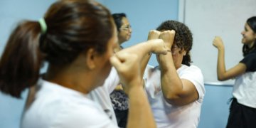 Senado autoriza venda de spray de pimenta para defesa pessoal feminina em todo o país