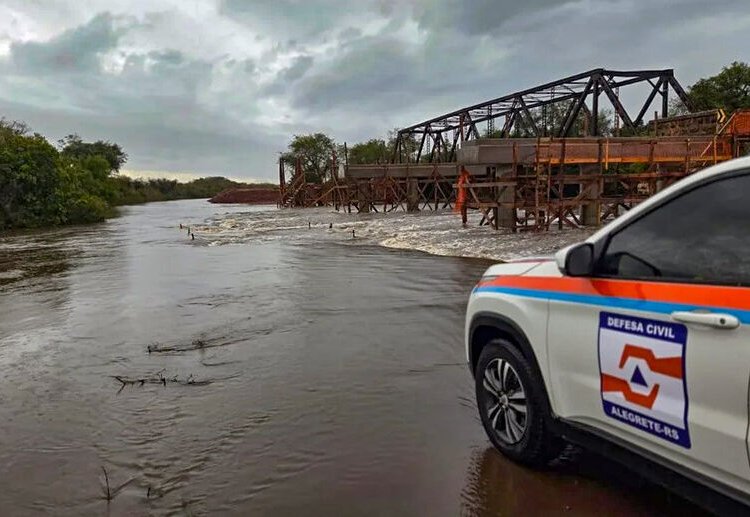 Tempestades com granizo e vendavais deixam rastros de destruição em 43 cidades gaúchas