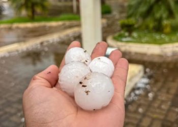 Tempestades no Rio Grande do Sul destroem telhados e forçam famílias a deixar residências