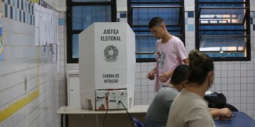 Urna eletrônica submete soberania do voto a 40 etapas de fiscalização antes de 2026
