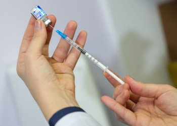 Vacina contra VSR corta em 75% o risco de hospitalização por infecção respiratória em idosos