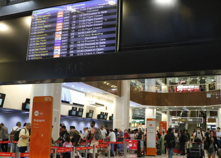 Aeroporto Santos Dumont retoma operações após jatinho sair da pista no centro do Rio