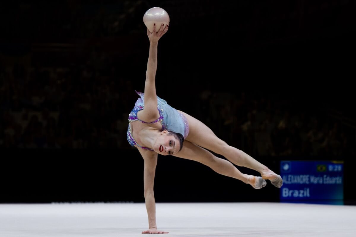 Bárbara Domingos e Maria Eduarda Alexandre abrem Mundial de Ginástica Rítmica com brilho