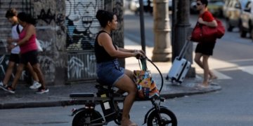 Bicicletas elétricas e ciclomotores superam marca de 280 mil veículos nas ruas brasileiras