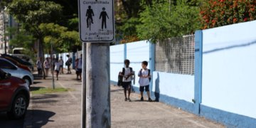 Brasil registra queda na pobreza em 2026 mas falha em frear disparidades estruturais