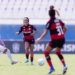 Jogadoras de Ferroviária e Flamengo em disputa de bola durante partida do Brasileirão Feminino.