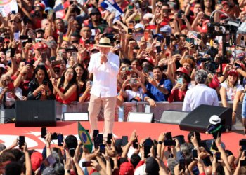 Candidatos à presidência dão a largada na campanha eleitoral com atos por todo o país