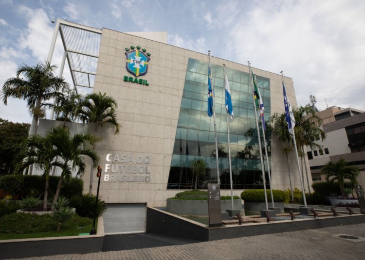 CBF implementa mudanças no regulamento para aumentar tempo de bola rolando nos gramados