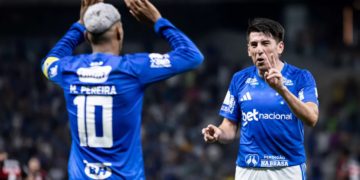 Cruzeiro bate Flamengo de virada no Mineirão e impede rival de assumir a liderança