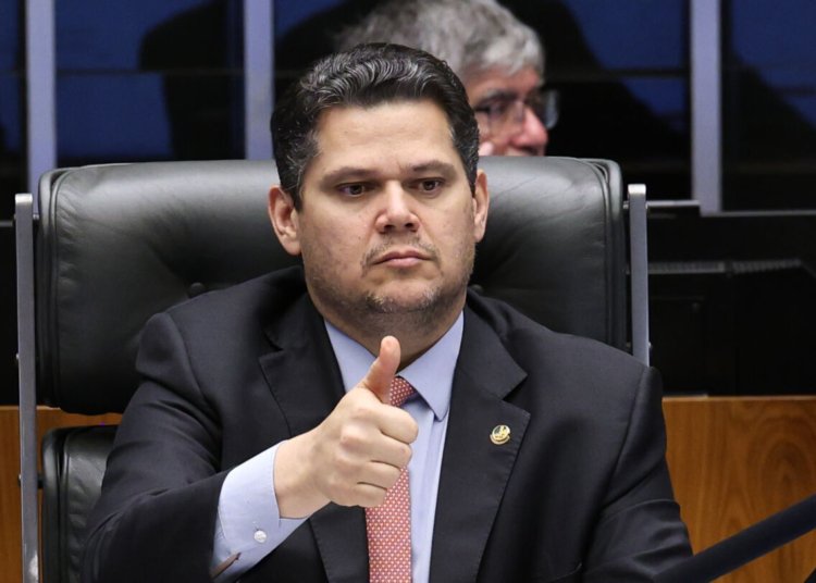 Davi Alcolumbre destrava PEC do fim da escala 6x1 após articulação com o Planalto
