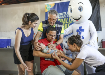 Dia D de multivacinação mobiliza o país para atualizar cadernetas e barrar o sarampo