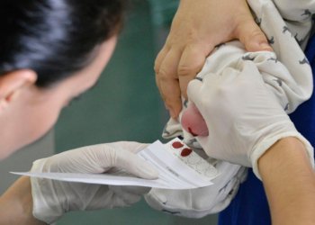 Diagnóstico tardio da AME e falhas no teste do pezinho impedem tratamento precoce no Brasil