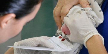 Diagnóstico tardio da AME e falhas no teste do pezinho impedem tratamento precoce no Brasil