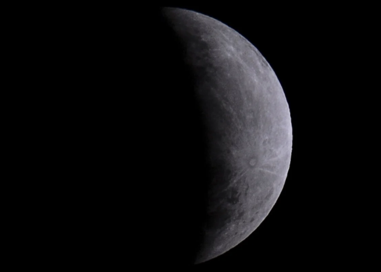 Eclipse parcial da Lua será visível de todo o Brasil na noite desta quinta-feira