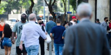 Eleitores brasileiros exigem fé em Deus de candidatos em 81% dos casos analisados