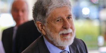 Embate entre Celso Amorim e oposição na Câmara escancara crise diplomática com governo Trump