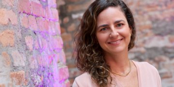 Ensino integral supera escolas parciais no desempenho de alunos vulneráveis no Ideb 2025
