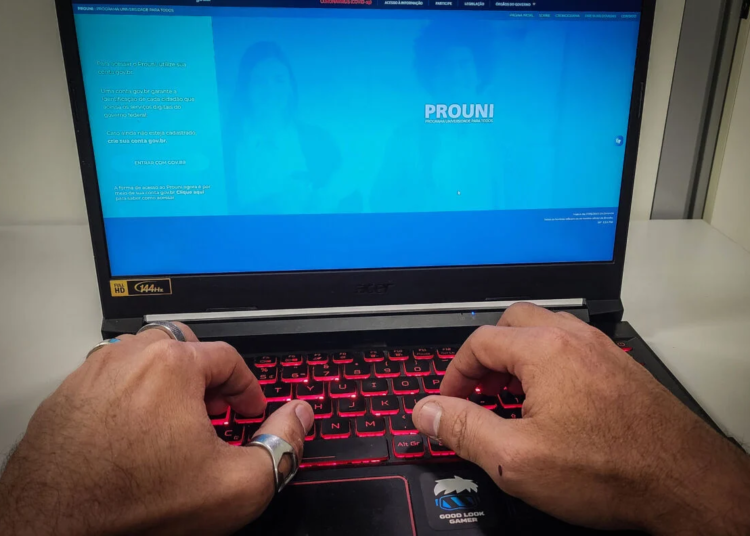 Estudantes têm até esta quinta-feira para confirmar presença na lista de espera do Prouni