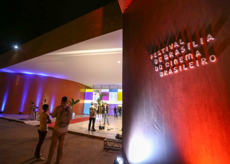 Festival de Brasília enfrenta incerteza institucional e mobiliza classe artística nacional