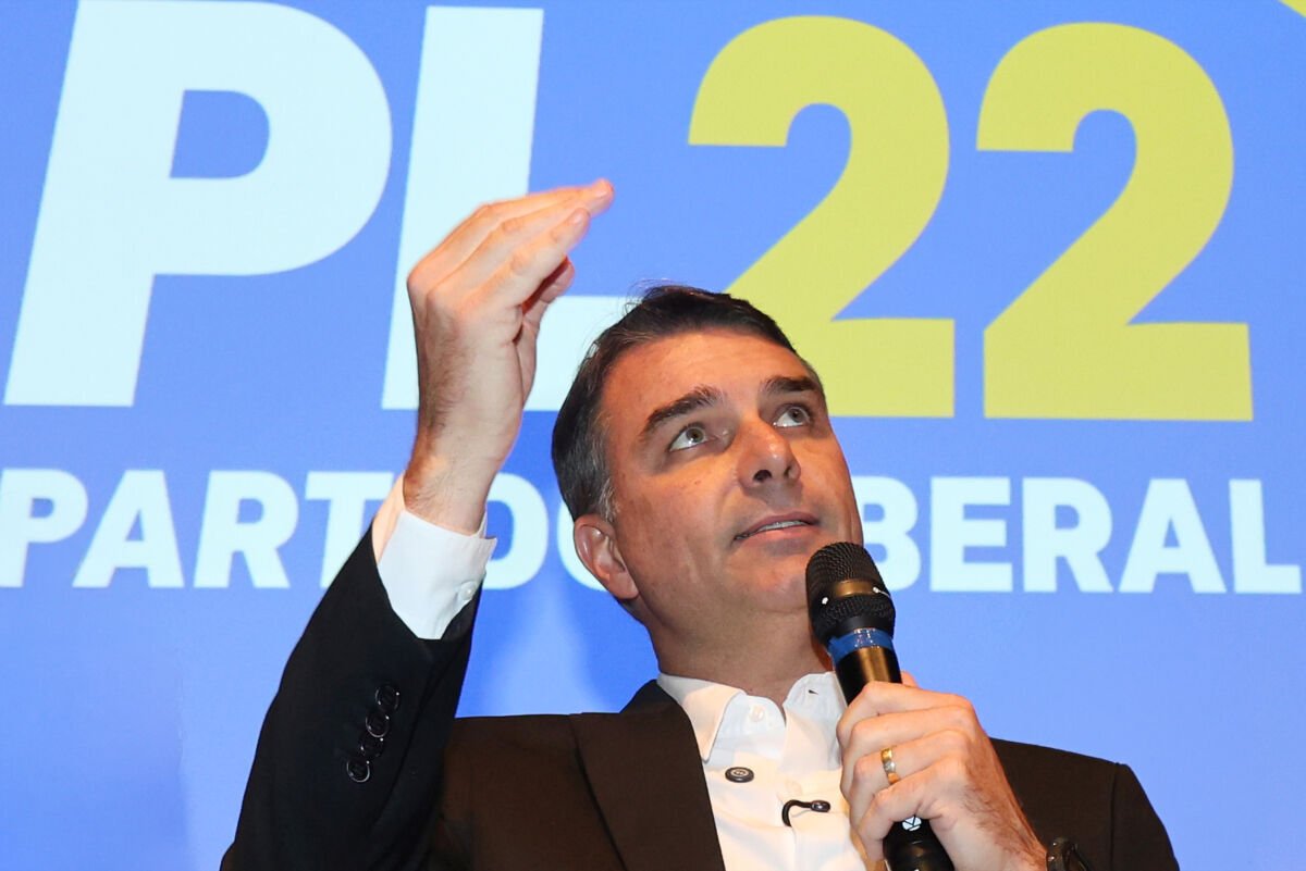 Flávio Bolsonaro oficializa candidatura ao Palácio do Planalto pelo PL