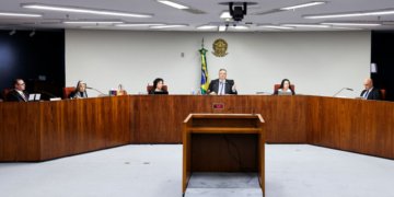 Flávio Dino e Alexandre de Moraes exigem diploma obrigatório para garantir 100% de rigor