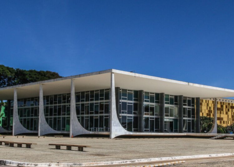 Flávio Dino ordena investigação da PF sobre irregularidades de R$ 55,4 milhões em emendas Pix