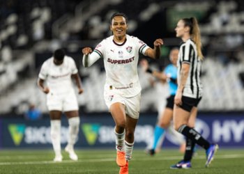Fluminense supera o Botafogo no Nilton Santos e mantém vivo o sonho do G-8 no Brasileirão
