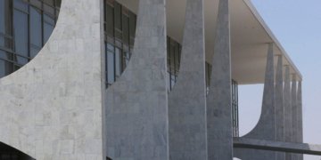 Governo federal inicia processo de reciprocidade contra sobretaxas impostas pelos EUA
