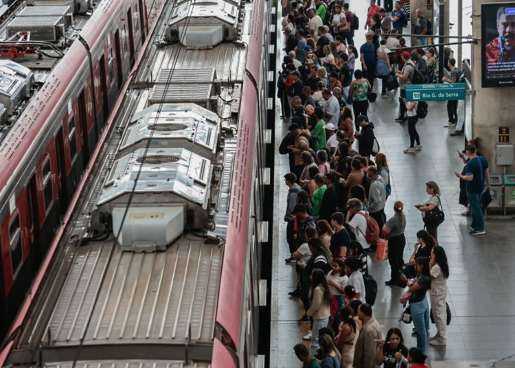 Greve de ferroviários afeta rotina de 1 milhão de passageiros na Grande São Paulo