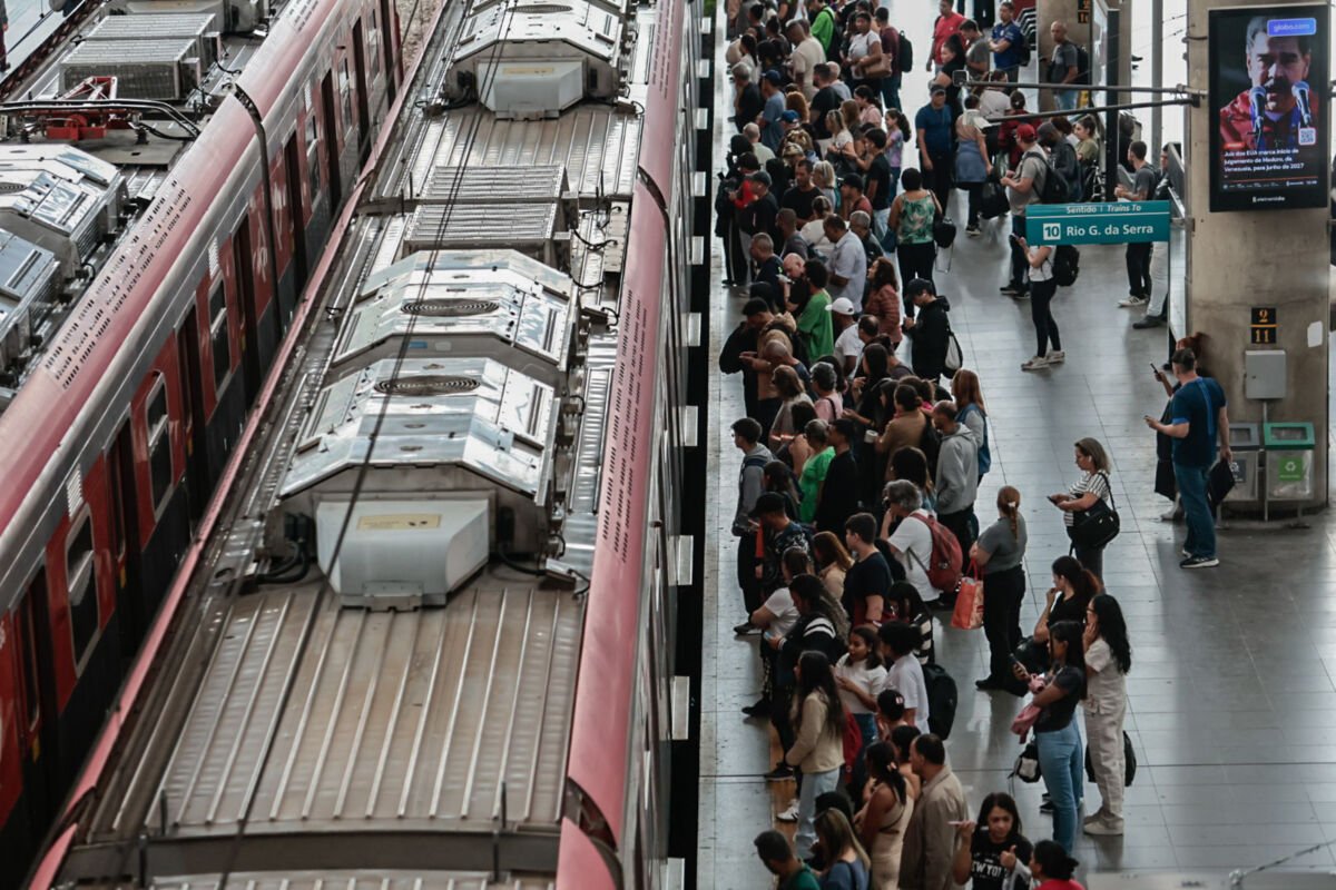 Greve de ferroviários afeta rotina de 1 milhão de passageiros na Grande São Paulo