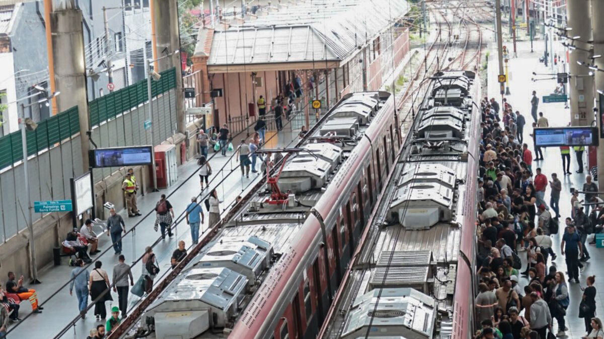 Greve na CPTM paralisa linhas 11, 12 e 13 após trabalhadores rejeitarem privatização