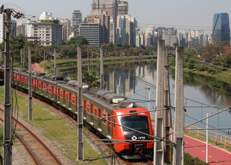 Greve na CPTM trava trânsito de São Paulo e provoca retenções recordes nesta terça-feira