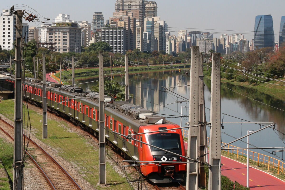 Greve na CPTM trava trânsito de São Paulo e provoca retenções recordes nesta terça-feira