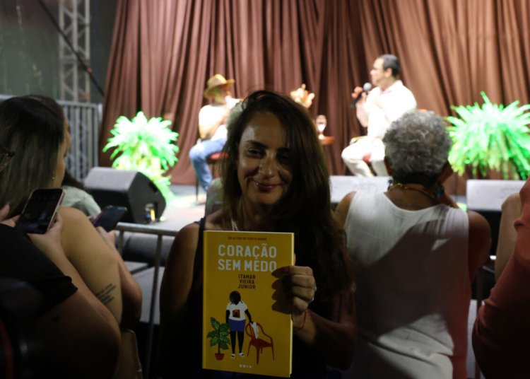 Itamar Vieira Junior conclui trilogia com foco no desaparecimento de pessoas em Salvador