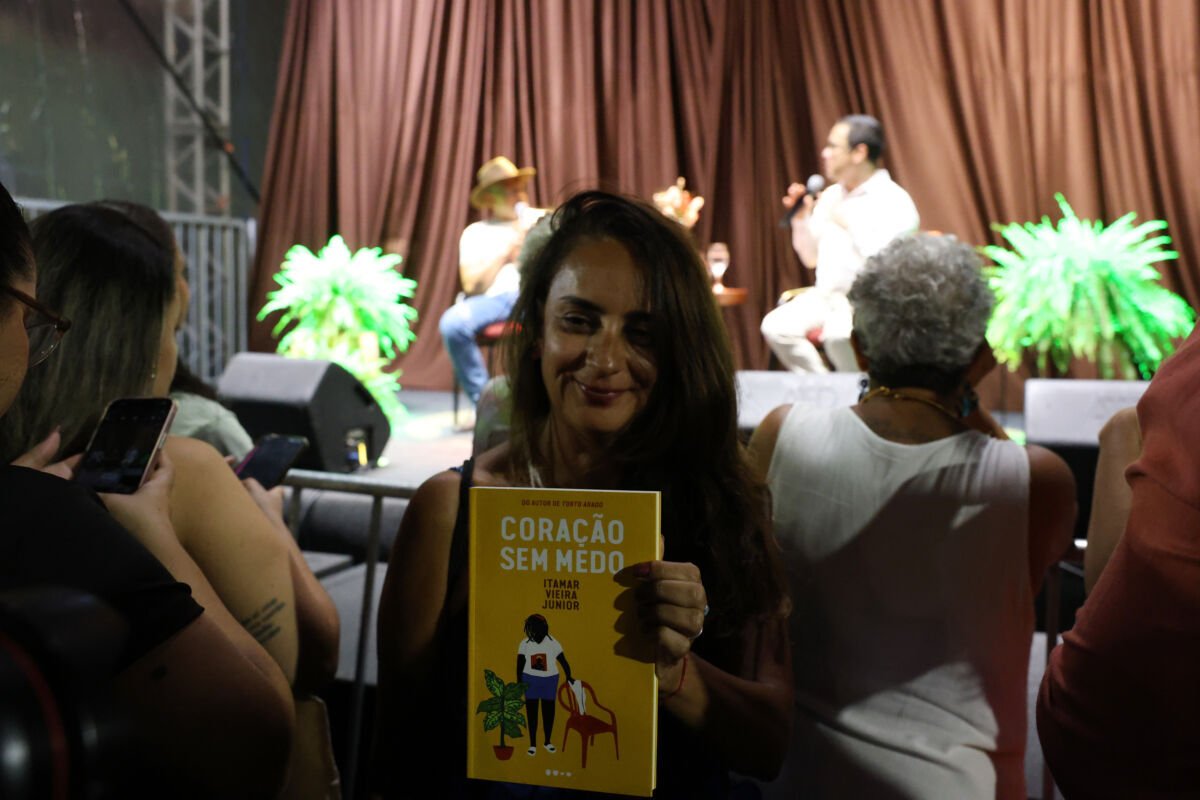 Itamar Vieira Junior conclui trilogia com foco no desaparecimento de pessoas em Salvador