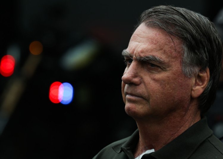 Jair Bolsonaro solicita ao STF autorização para consulta odontológica com sua nora