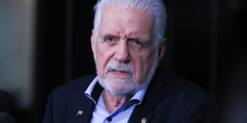 Jaques Wagner tem depoimento à Polícia Federal adiado por falta de acesso a provas