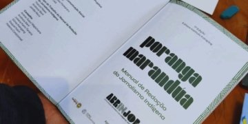 Jornalistas indígenas lançam manual pioneiro para reformular a cobertura dos povos originários