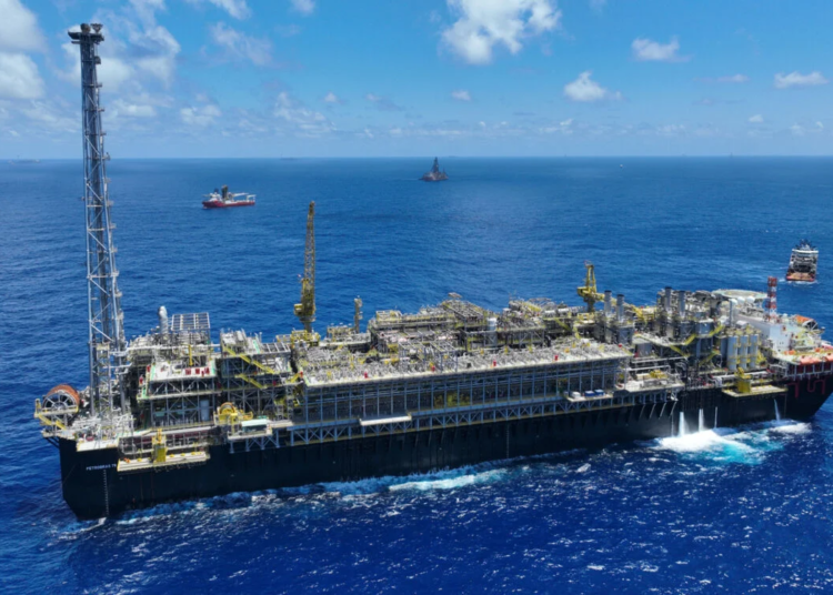 Justiça Federal suspende cobrança de 12% sobre exportação de petróleo